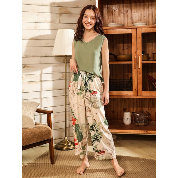 4 Piece Pastel Green & Beige Pajama Set - Picture 4 of 10